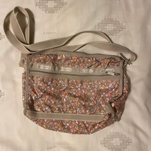 Le sportsac crossbody purse